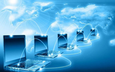 網絡空間是以互聯網為代表的信息技術革命跨越( )、( )、( ) 催生并形成了一個?